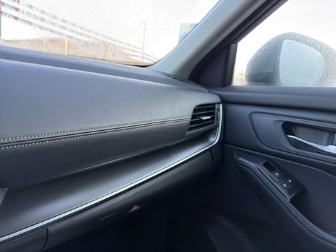 Used 2025 Nissan Rogue SV FWD image 23