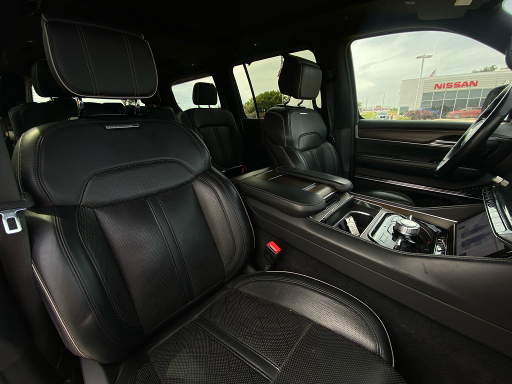 Used 2023 Jeep Grand Wagoneer Series II AWD/4WD image 19