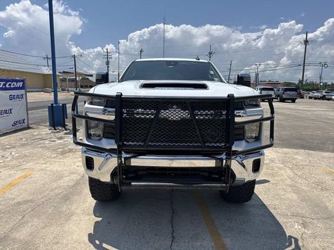 Used 2024 Chevrolet Silverado 2500 LT AWD/4WD image 5