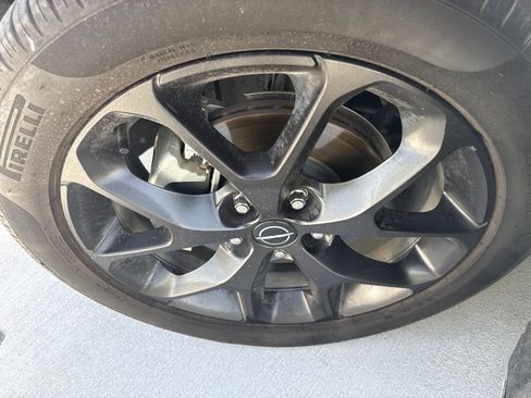 Used 2025 Chrysler Pacifica Limited FWD image 5