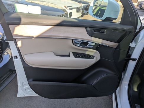 New 2026 Volvo XC90 T8 Plus w/ Protection Package Premier image 11