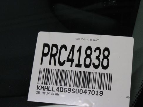 Used 2025 Hyundai Elantra SE FWD image 33