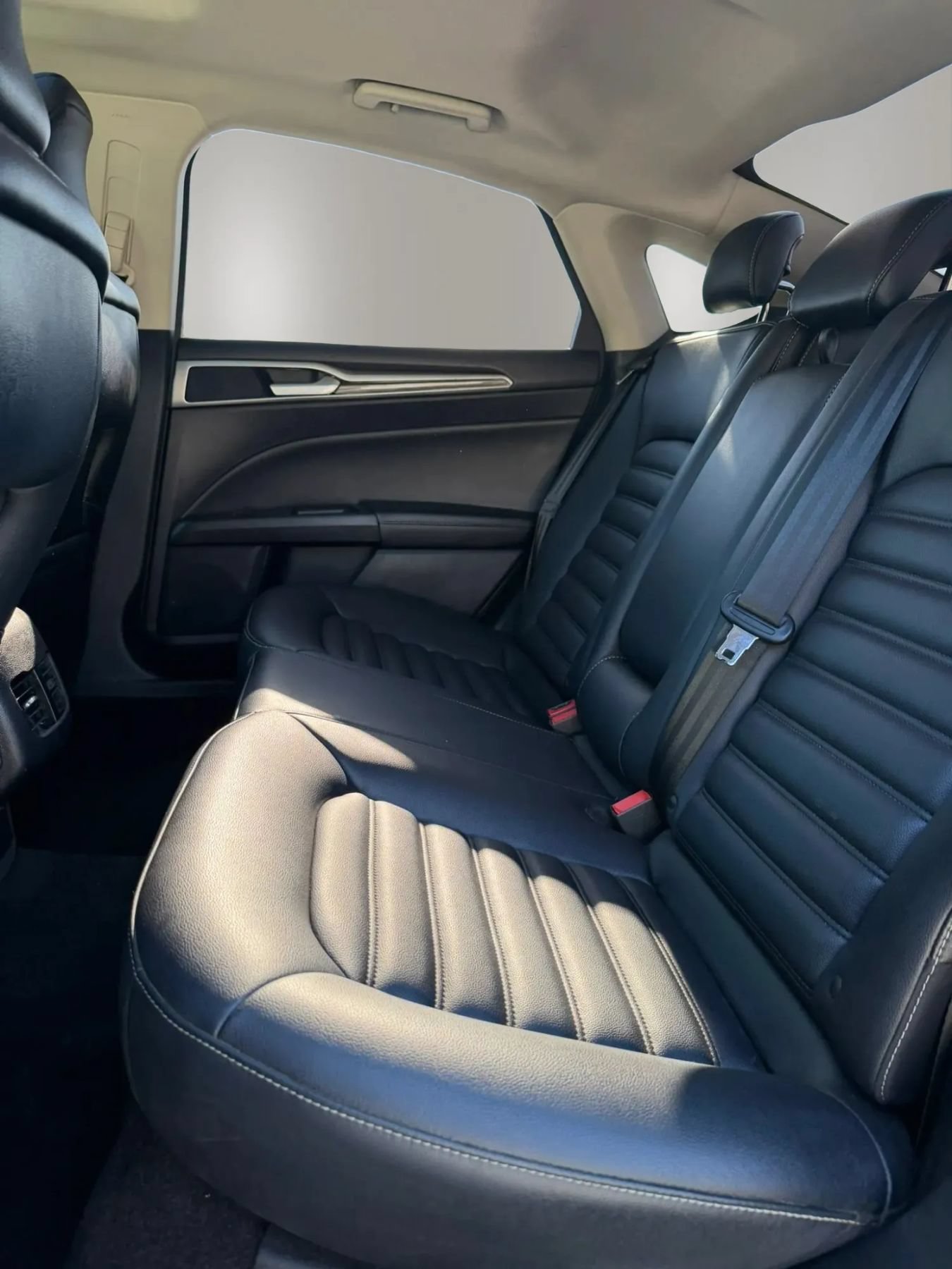Used 2019 Ford Fusion SEL FWD image 18