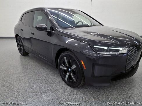 Used 2023 BMW iX xDrive50 w/ Convenience Package AWD/4WD image 10