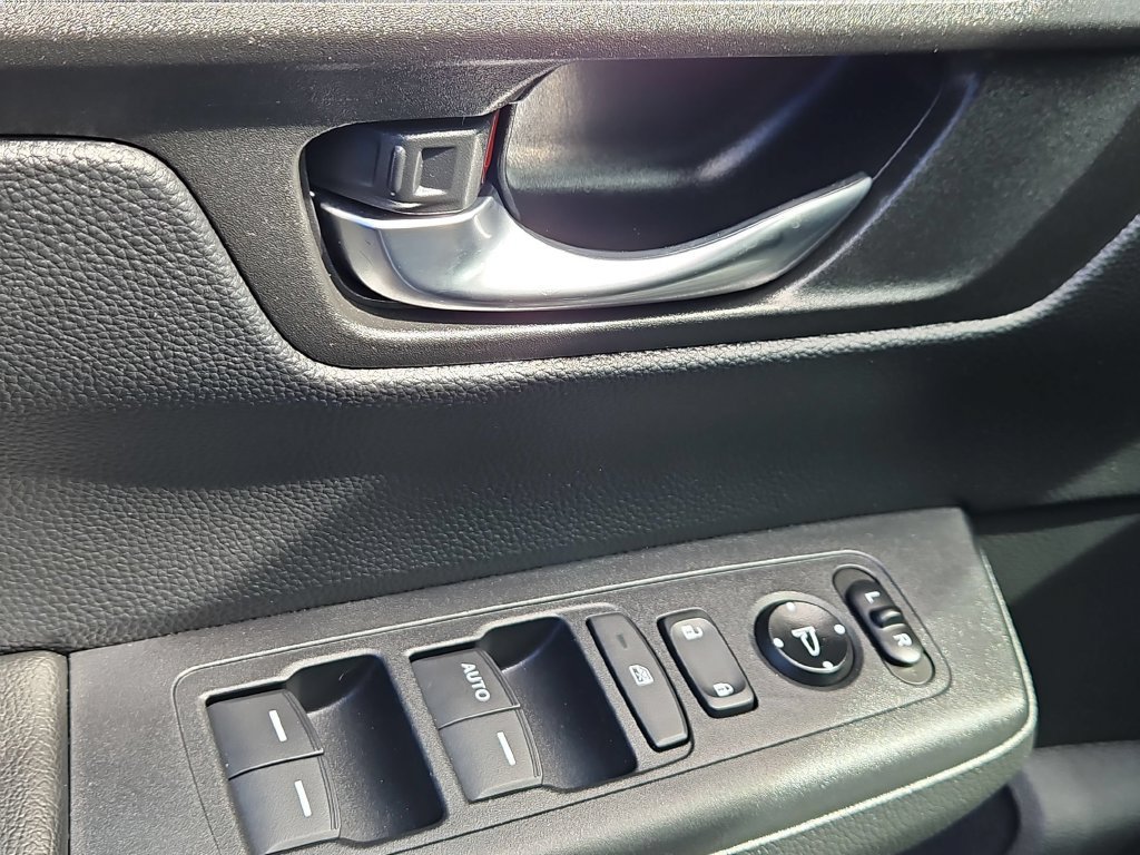 Used 2025 Honda CR-V LX image 13