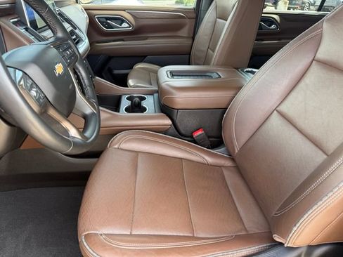 Used 2023 Chevrolet Suburban High Country w/ Premium Package 2 AWD/4WD image 9