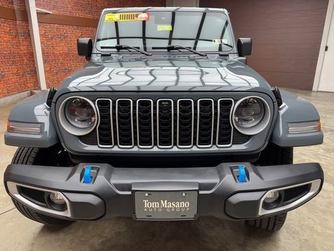 Used 2024 Jeep Wrangler Unlimited Sahara w/ Technology Group image 8