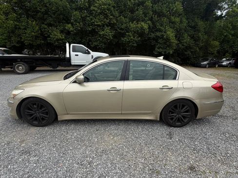 Used 2012 Hyundai Genesis 3.8 w/ Premium Pkg RWD image 4