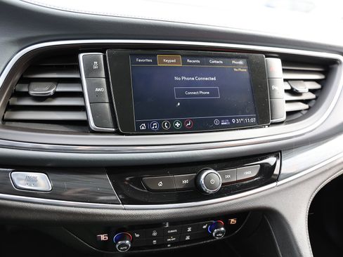 Used 2020 Buick Enclave Essence image 24