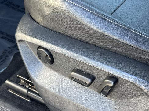 Certified 2019 Volkswagen Tiguan SE w/ Panoramic Sunroof Package image 18