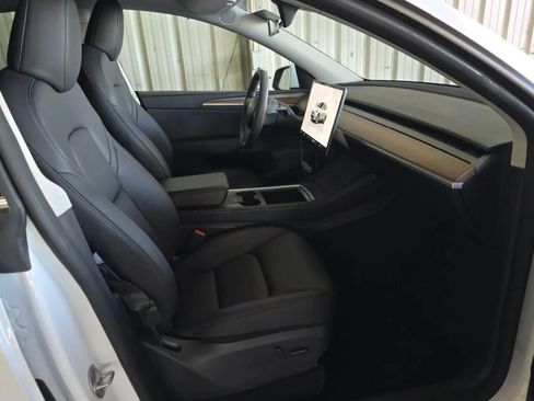 Used 2024 Tesla Model Y Long Range AWD/4WD image 7