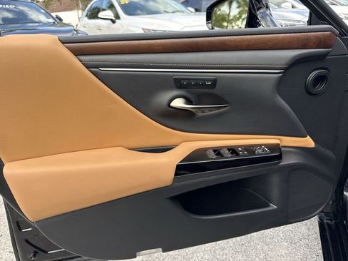 Used 2025 Lexus ES 350 w/ Premium Package FWD image 13