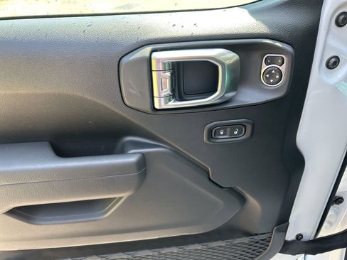 New 2025 Jeep Gladiator Sport image 12