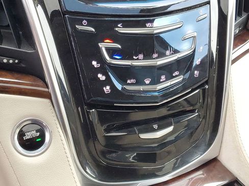 Used 2016 Cadillac Escalade Premium image 19