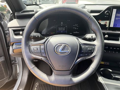 Used 2025 Lexus UX 300h FWD image 11
