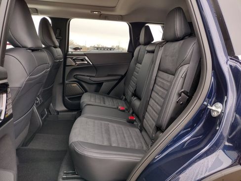 New 2026 Mitsubishi Outlander SE image 9