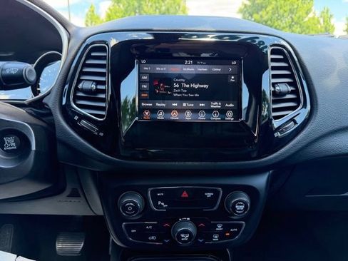 Used 2019 Jeep Compass Latitude AWD/4WD image 16