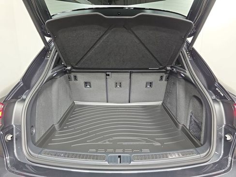 New 2026 Porsche Macan image 25