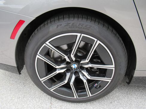 Used 2023 BMW 740i RWD image 8
