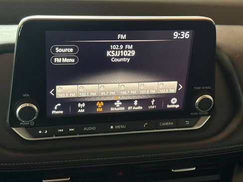 Used 2025 Nissan Rogue SV AWD/4WD image 18