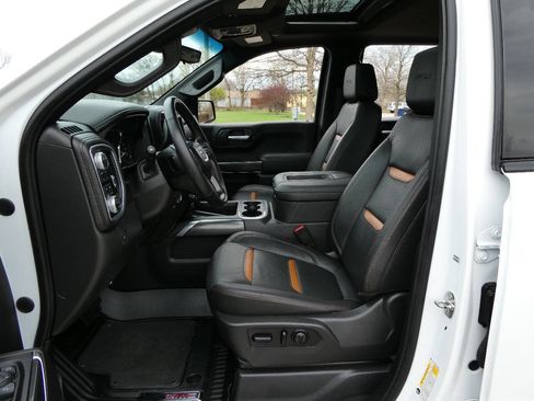 Used 2021 GMC Sierra 1500 AT4 w/ Technology Package AWD/4WD image 9