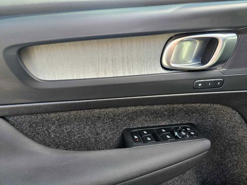 Certified 2025 Volvo XC40 B5 Plus w/ Climate Package image 24