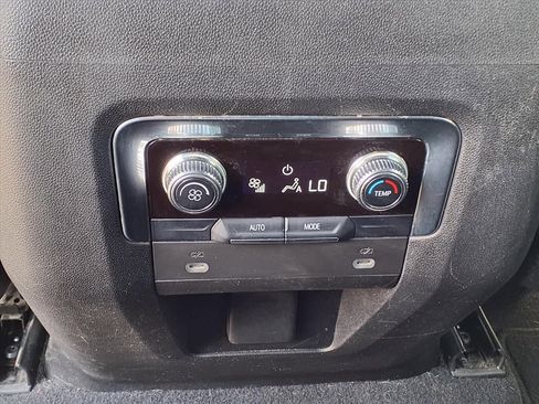 Used 2022 GMC Yukon SLE image 16