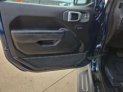 Used 2025 Jeep Gladiator Mojave w/ Safety Group image 14