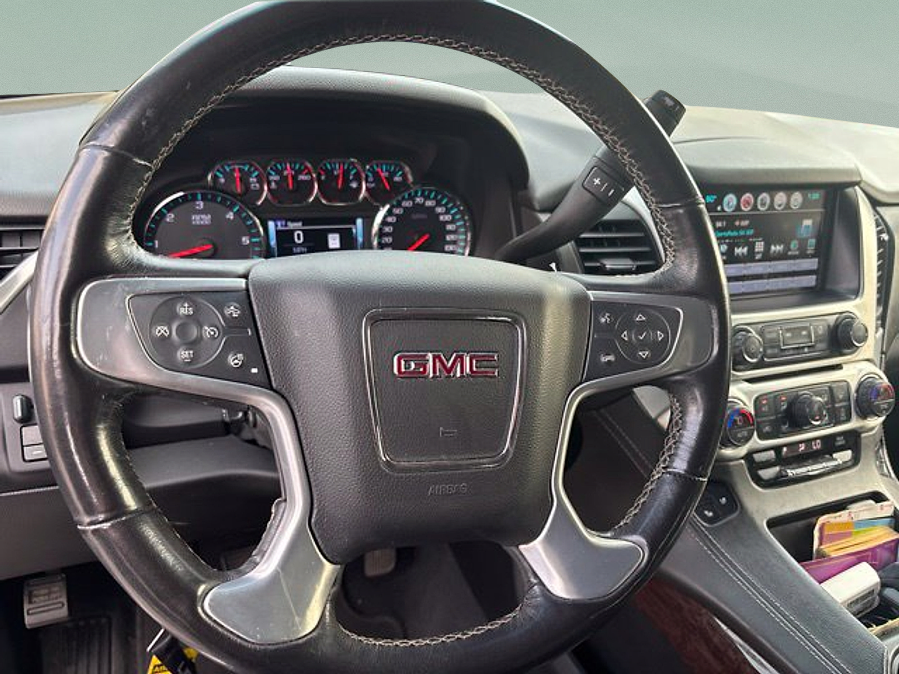 Used 2020 GMC Yukon XL SLT w/ Premium Edition AWD/4WD image 12