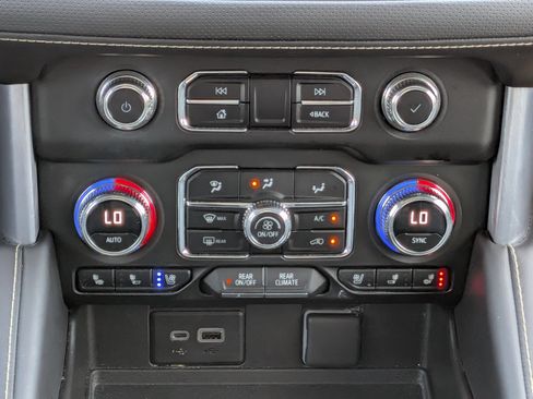 Used 2023 GMC Yukon SLT w/ SLT Premium Package image 20