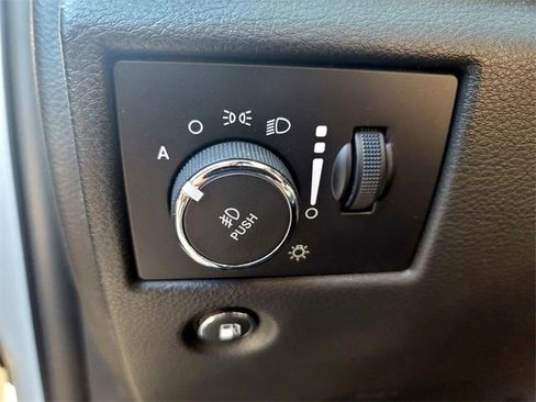 Used 2019 Jeep Grand Cherokee Limited image 32