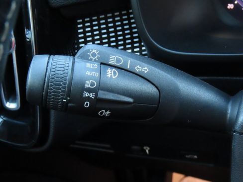 Used 2021 Volvo XC40 P8 Recharge image 32