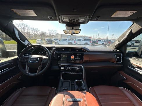 Used 2025 GMC Sierra 2500 Denali Ultimate AWD/4WD image 8