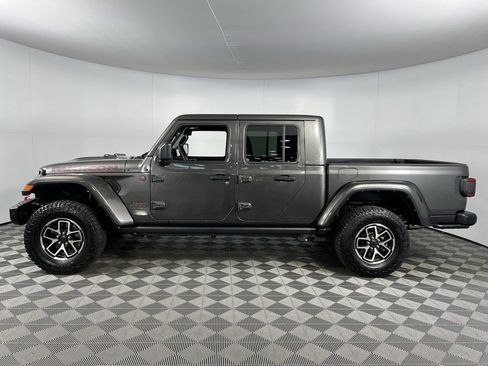 Used 2024 Jeep Gladiator Rubicon image 10