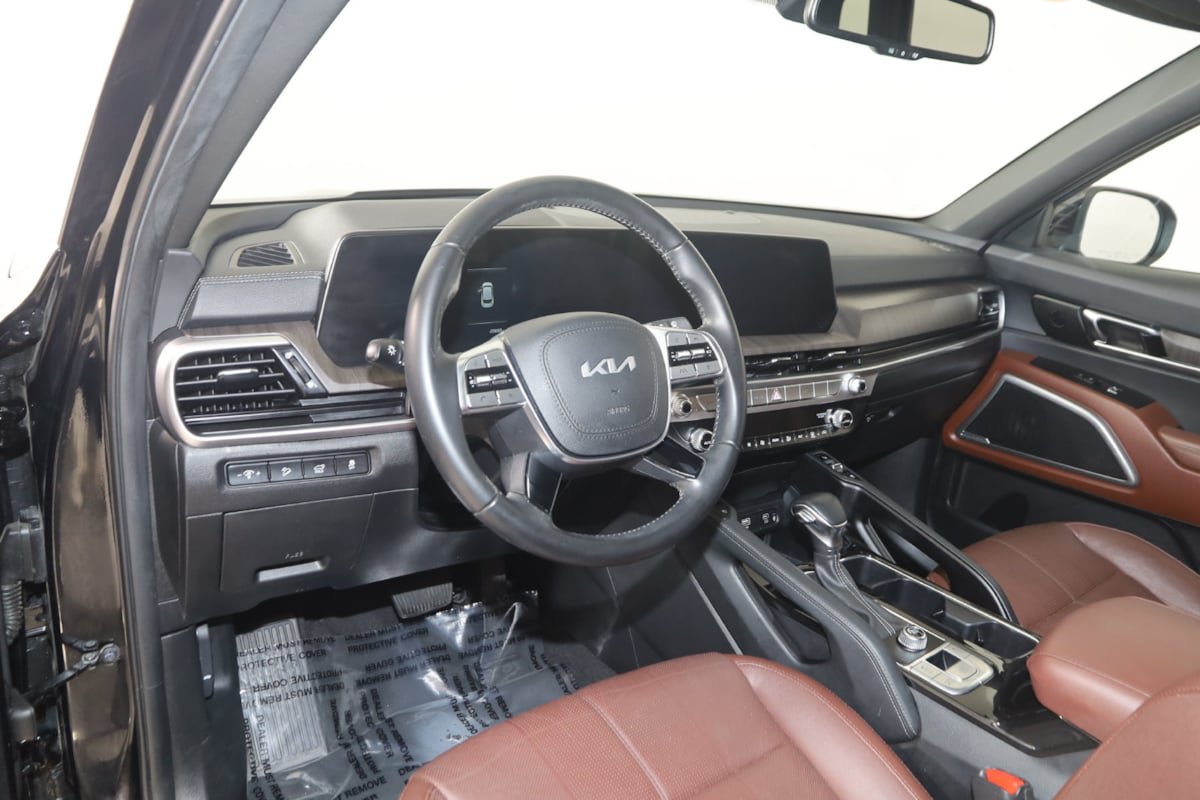 Used 2024 Kia Telluride EX w/ EX Captain's Chair Package FWD image 27