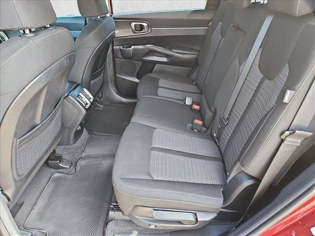 Used 2025 Kia Sorento LX FWD image 18