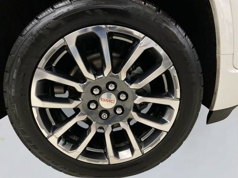 Used 2020 GMC Acadia Denali w/ Trailering Package FWD image 15