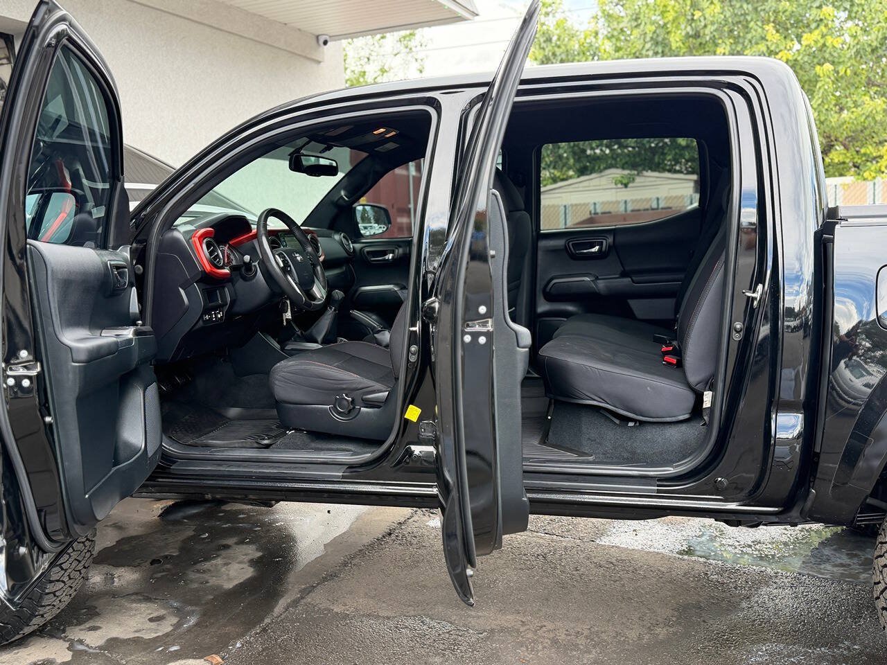 Used 2017 Toyota Tacoma TRD Sport w/ Tow Package AWD/4WD image 23