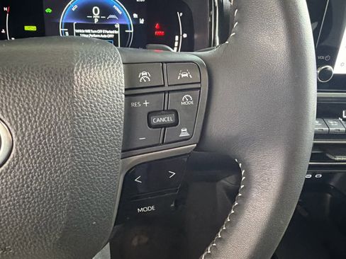 Used 2025 Toyota Camry SE FWD image 16
