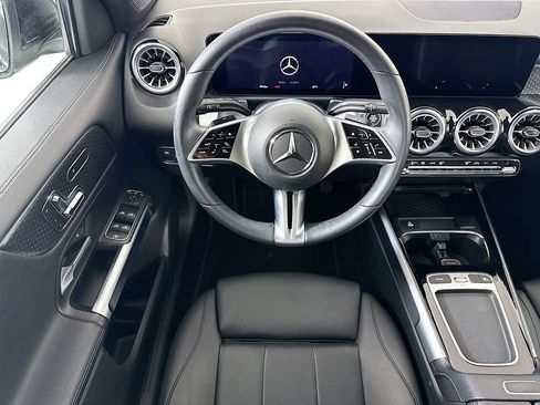 Used 2025 Mercedes-Benz GLB 250 image 10