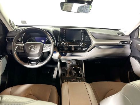 Used 2021 Toyota Highlander Limited image 12
