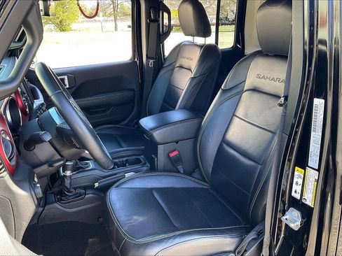 Used 2018 Jeep Wrangler Unlimited Sahara image 21