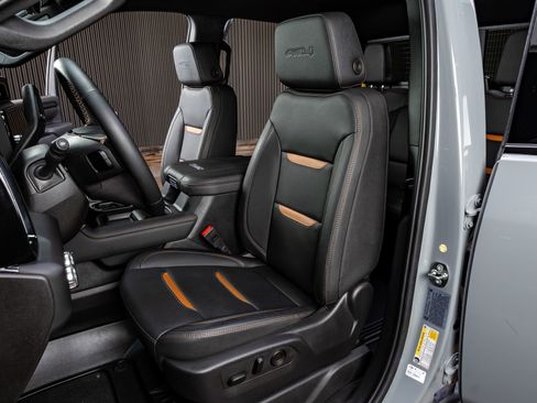 Used 2025 GMC Sierra 2500 AT4 w/ Technology Package image 30