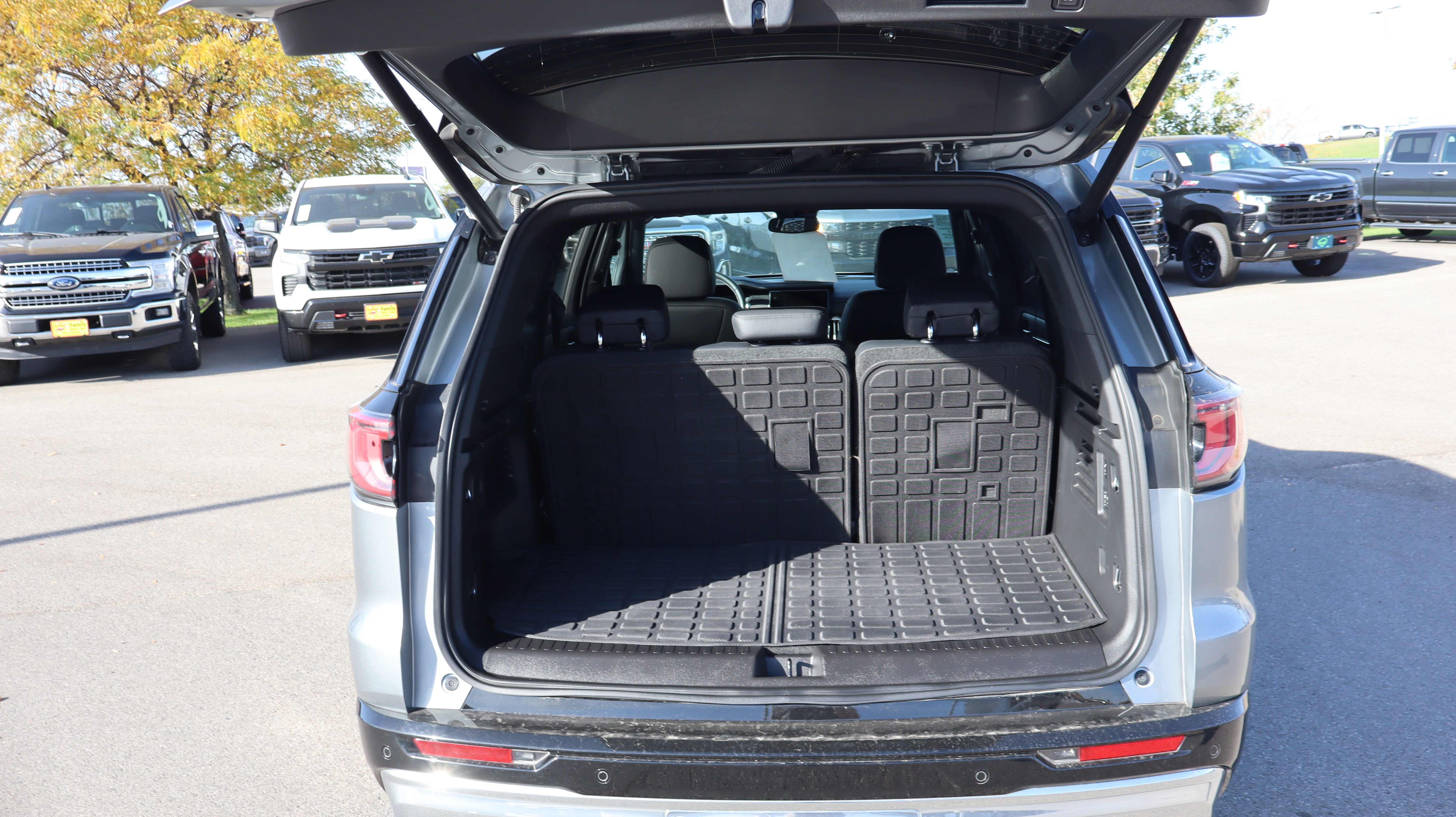 Used 2024 GMC Acadia Denali w/ LPO, Floor Liner Package AWD/4WD image 15