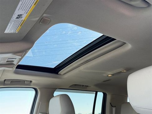 Used 2019 Cadillac Escalade ESV Luxury image 30