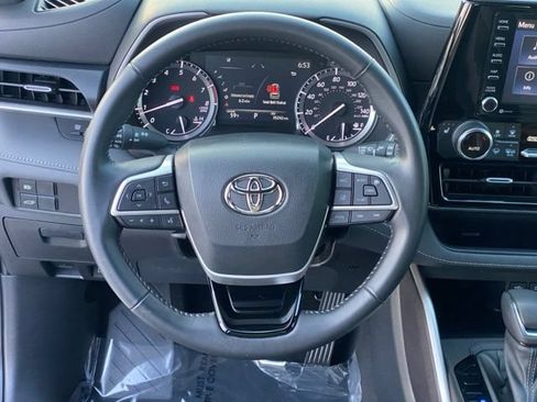 Used 2022 Toyota Highlander XSE AWD/4WD image 12