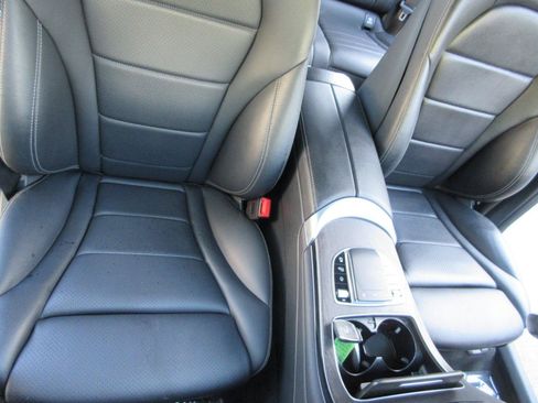 Used 2022 Mercedes-Benz GLC 300 4MATIC image 29