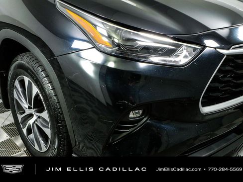 Used 2024 Toyota Highlander XLE FWD image 38