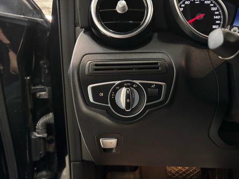 Used 2019 Mercedes-Benz GLC 300 4MATIC image 16