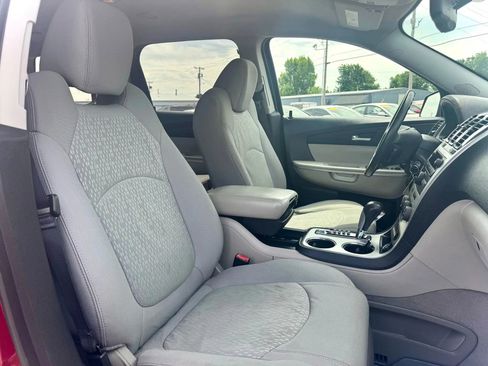 Used 2011 GMC Acadia SLE image 27